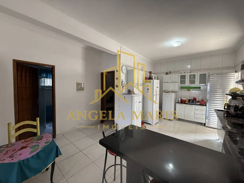 Casa, 6 quartos, 235 m² - Foto 1