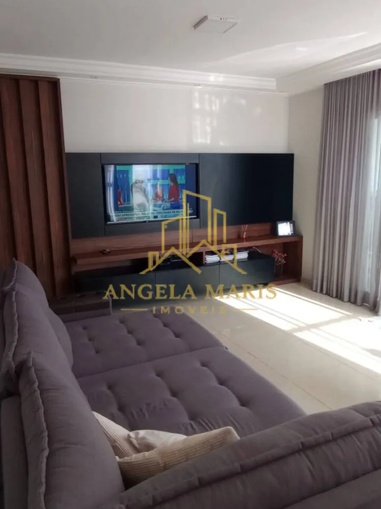 Casa, 3 quartos, 215 m² - Foto 1