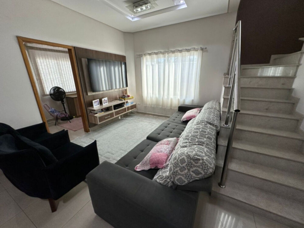Casa à venda com 3 quartos, 194m² - Foto 2