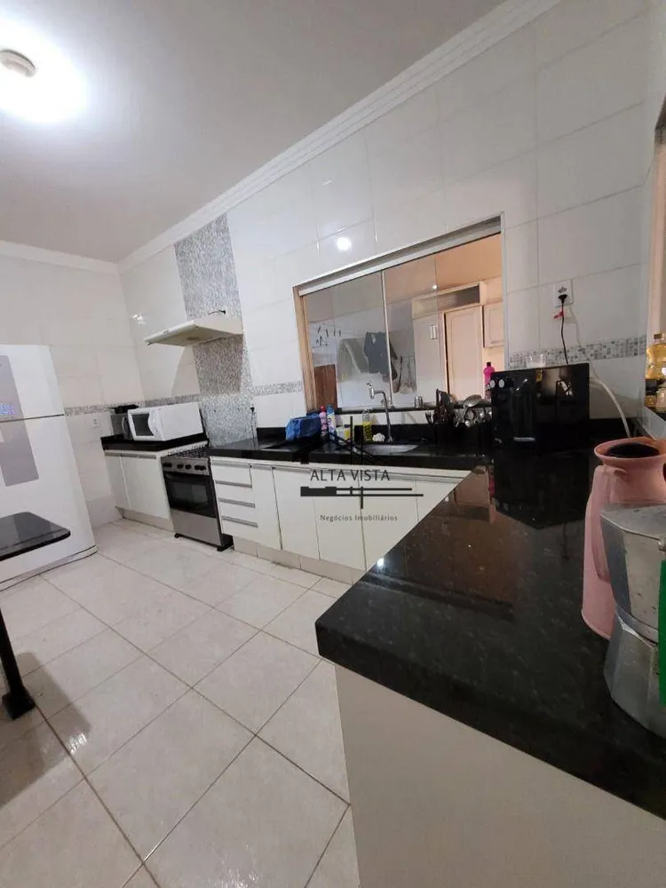 Casa, 3 quartos, 260 m² - Foto 1