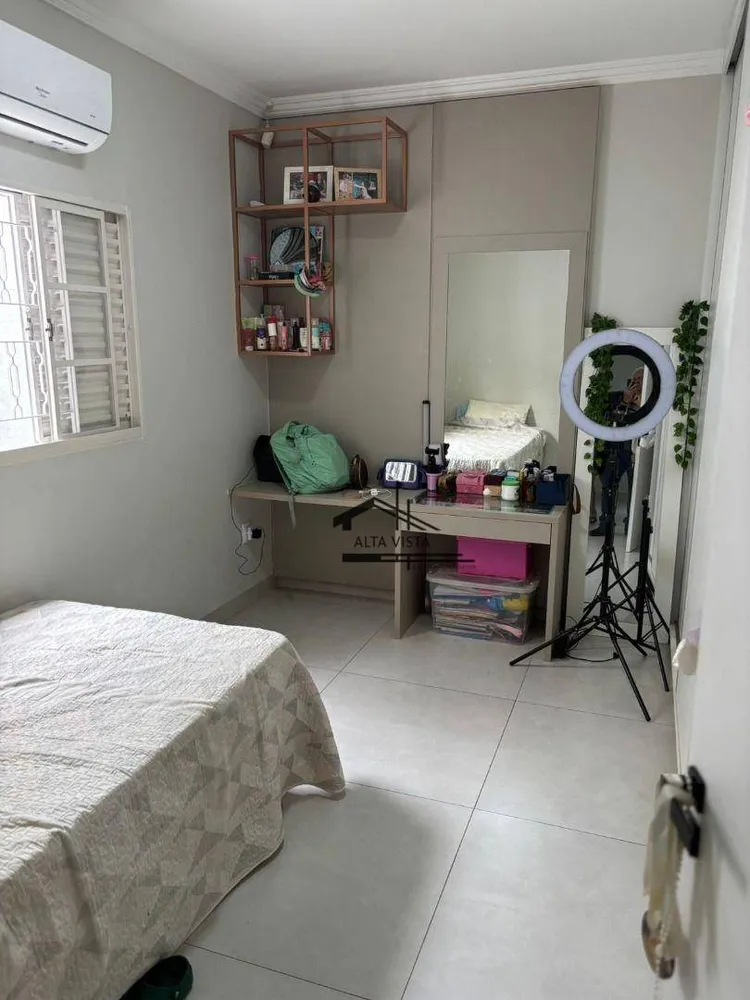 Casa, 3 quartos, 212 m² - Foto 2