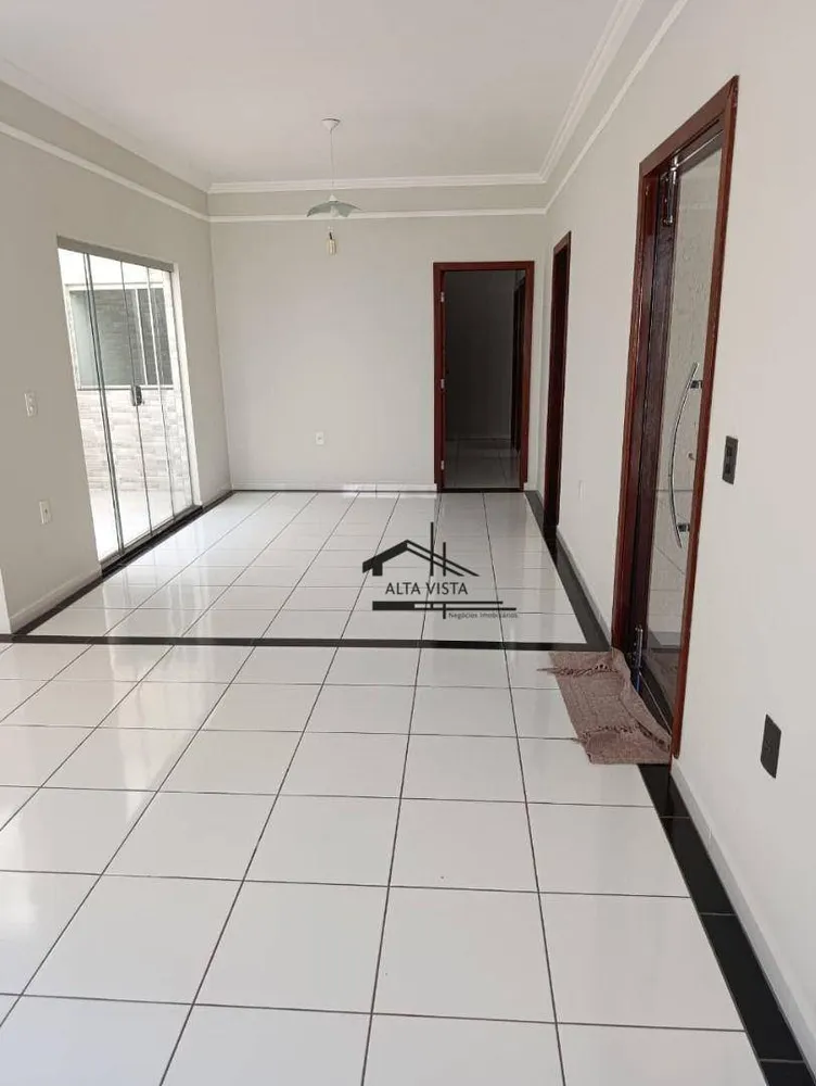 Casa, 3 quartos, 134 m² - Foto 2