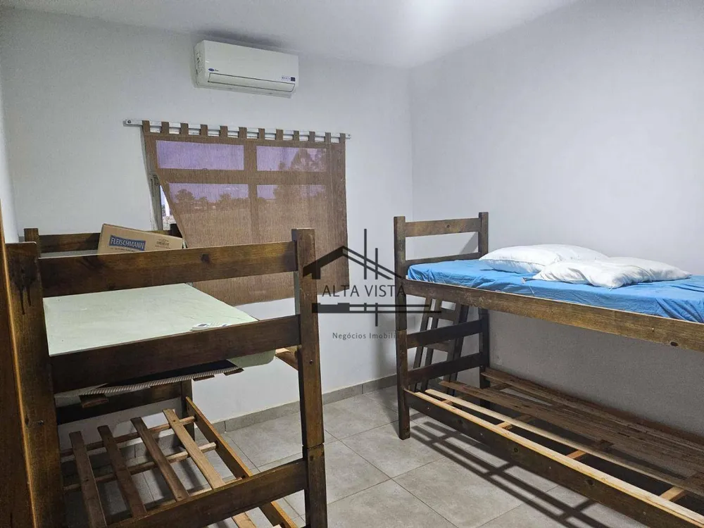 Chácara, 3 quartos, 1231 m² - Foto 1