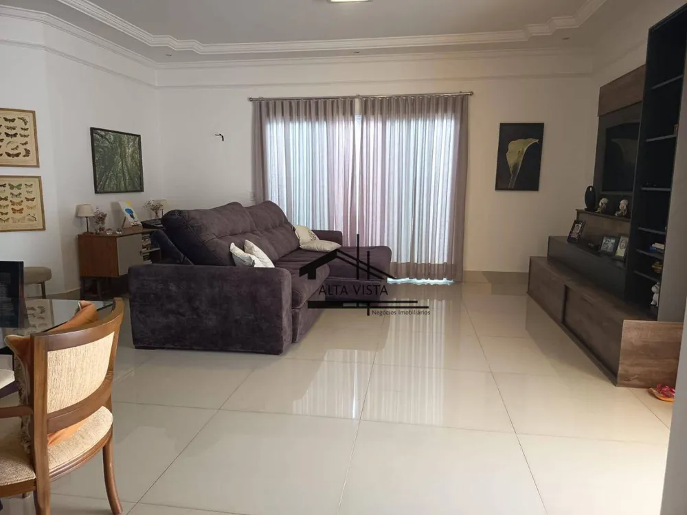 Casa, 3 quartos, 240 m² - Foto 2