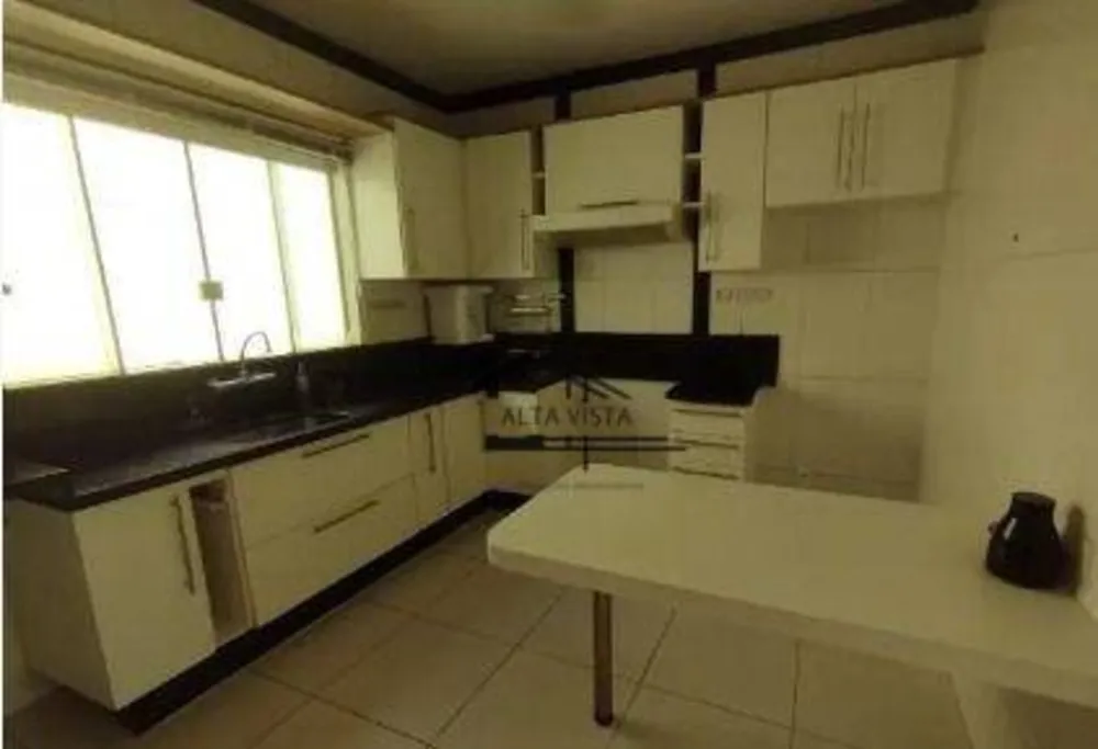 Casa, 4 quartos, 198 m² - Foto 1