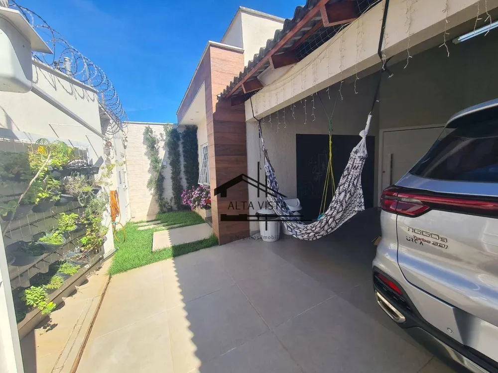 Casa, 4 quartos, 240 m² - Foto 1