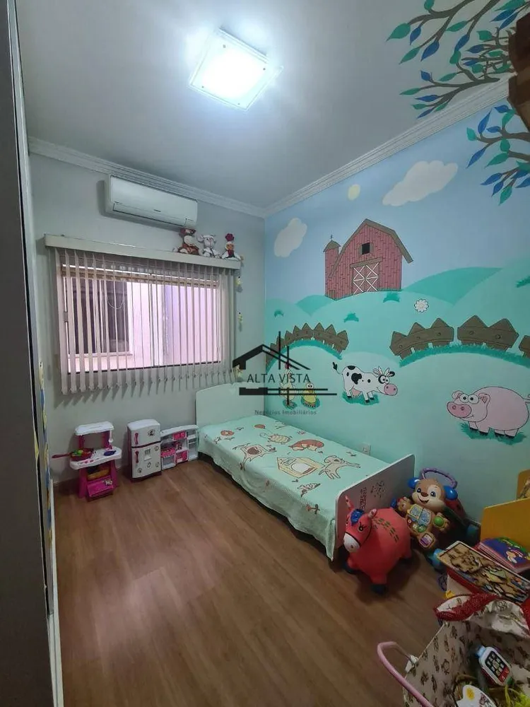 Casa, 4 quartos, 240 m² - Foto 9