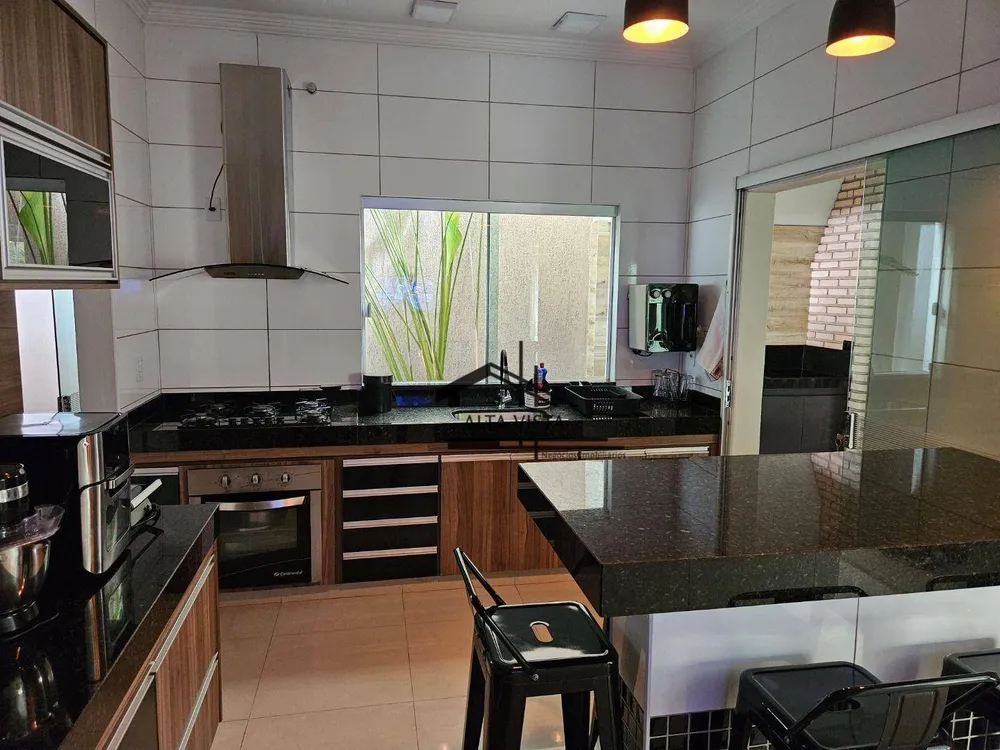 Casa, 4 quartos, 225 m² - Foto 1
