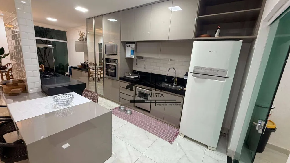 Casa, 3 quartos, 200 m² - Foto 1