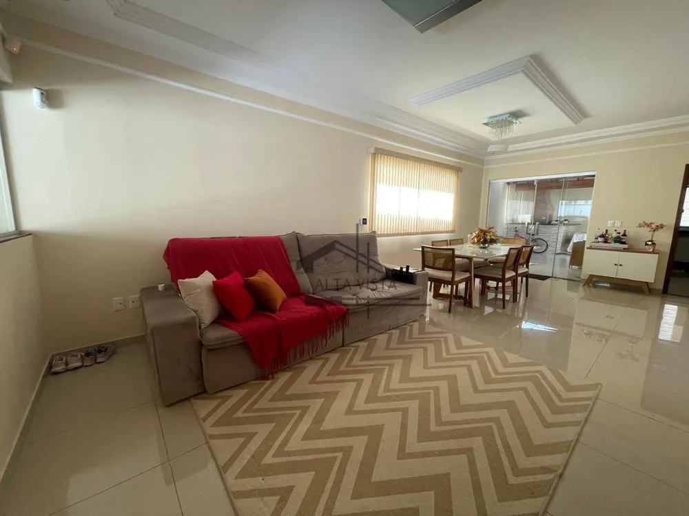 Casa, 3 quartos, 220 m² - Foto 1