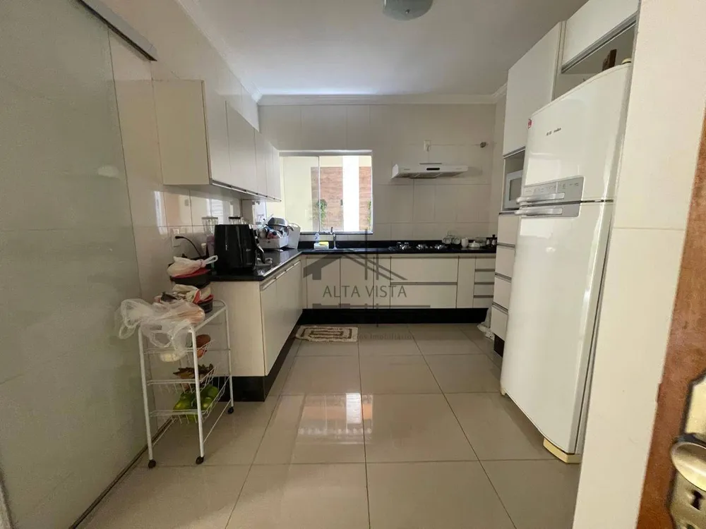 Casa, 3 quartos, 220 m² - Foto 3