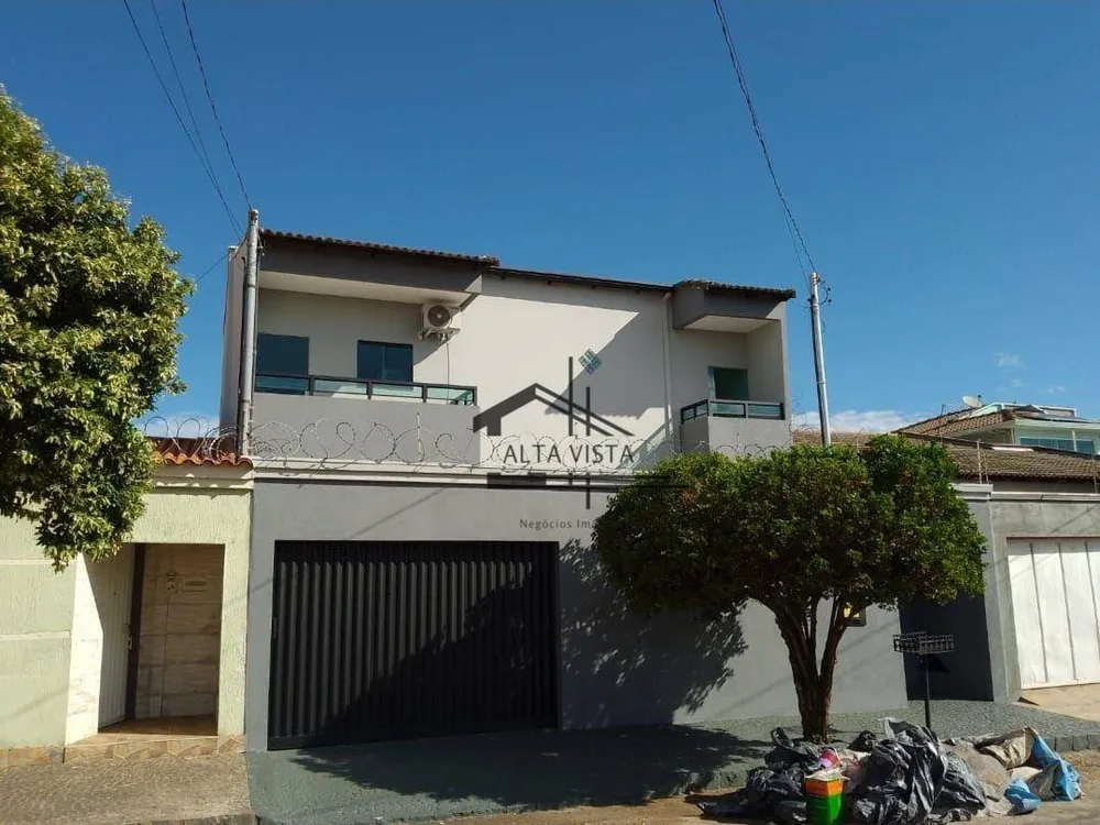 Sobrado, 4 quartos, 239 m² - Foto 1