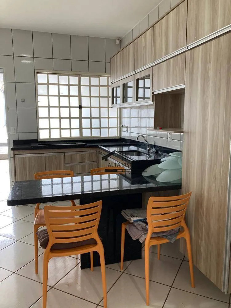 Casa, 4 quartos, 260 m² - Foto 1