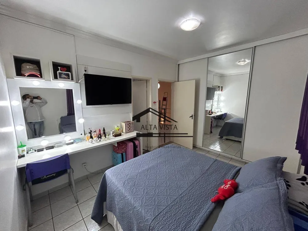 Casa, 3 quartos, 278 m² - Foto 1