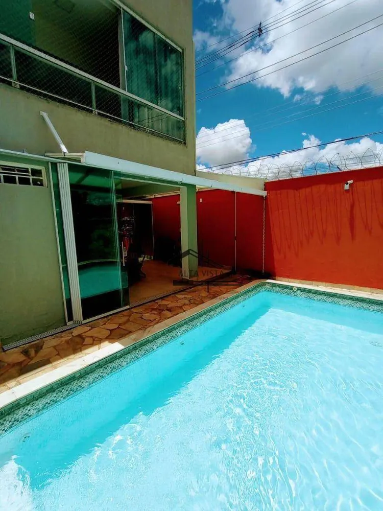 Casa, 4 quartos, 355 m² - Foto 1