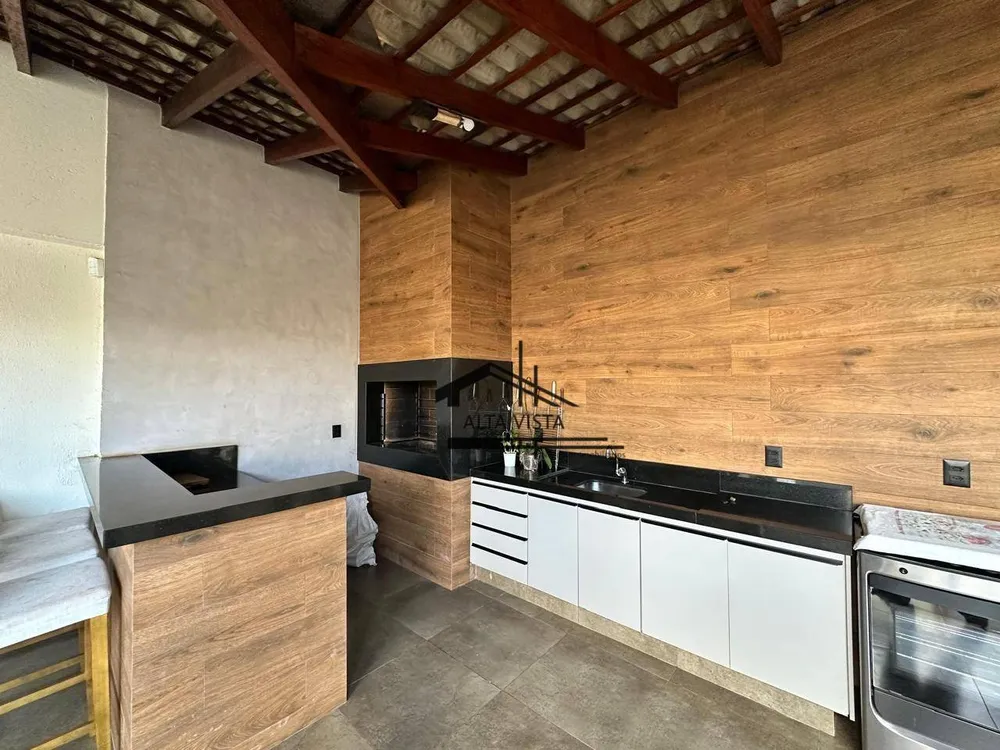 Casa, 3 quartos, 220 m² - Foto 1
