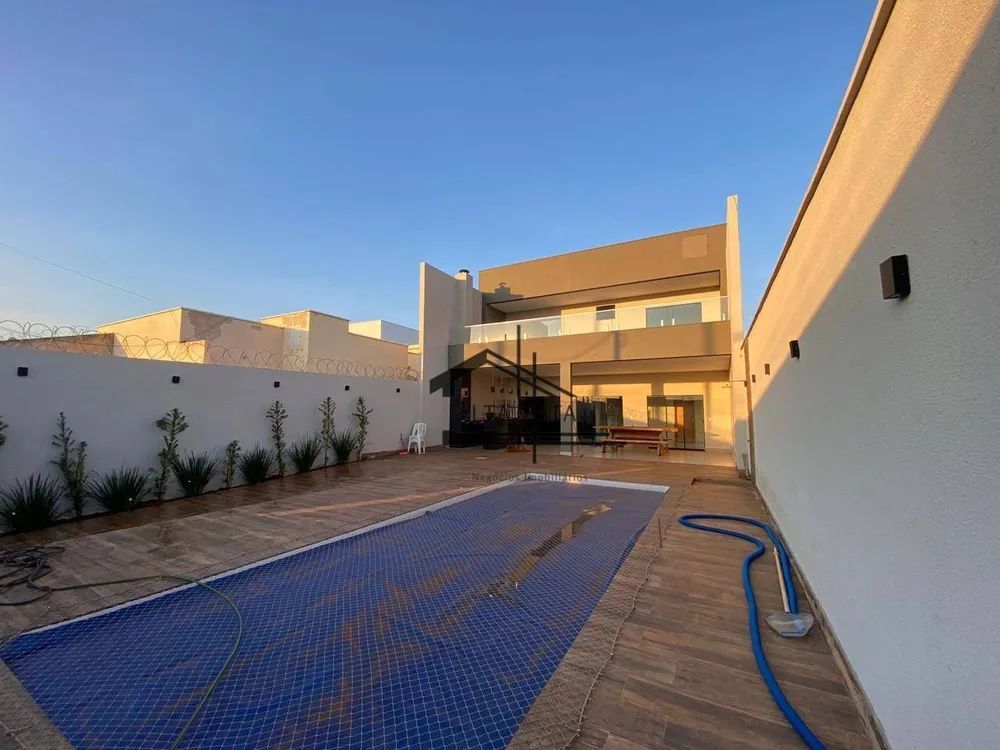 Casa, 4 quartos, 213 m² - Foto 1