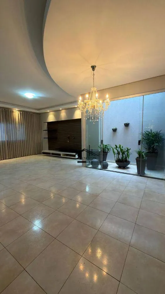 Casa, 3 quartos, 230 m² - Foto 1
