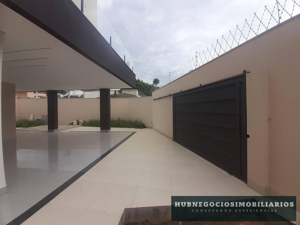 Casa à venda com 4 quartos, 210m² - Foto 2