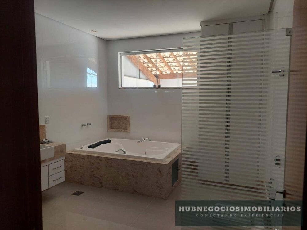 Casa à venda com 4 quartos, 350m² - Foto 1