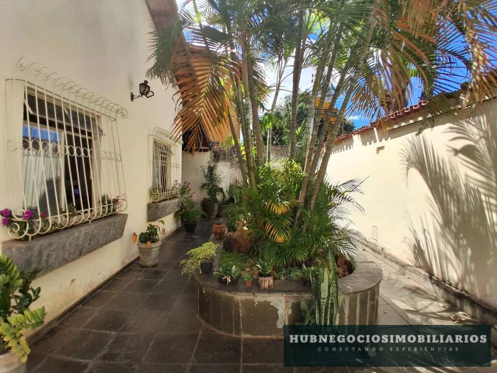 Casa, 4 quartos, 290 m² - Foto 1