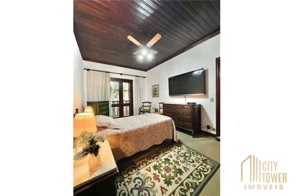 Casa, 4 quartos, 220 m² - Foto 1