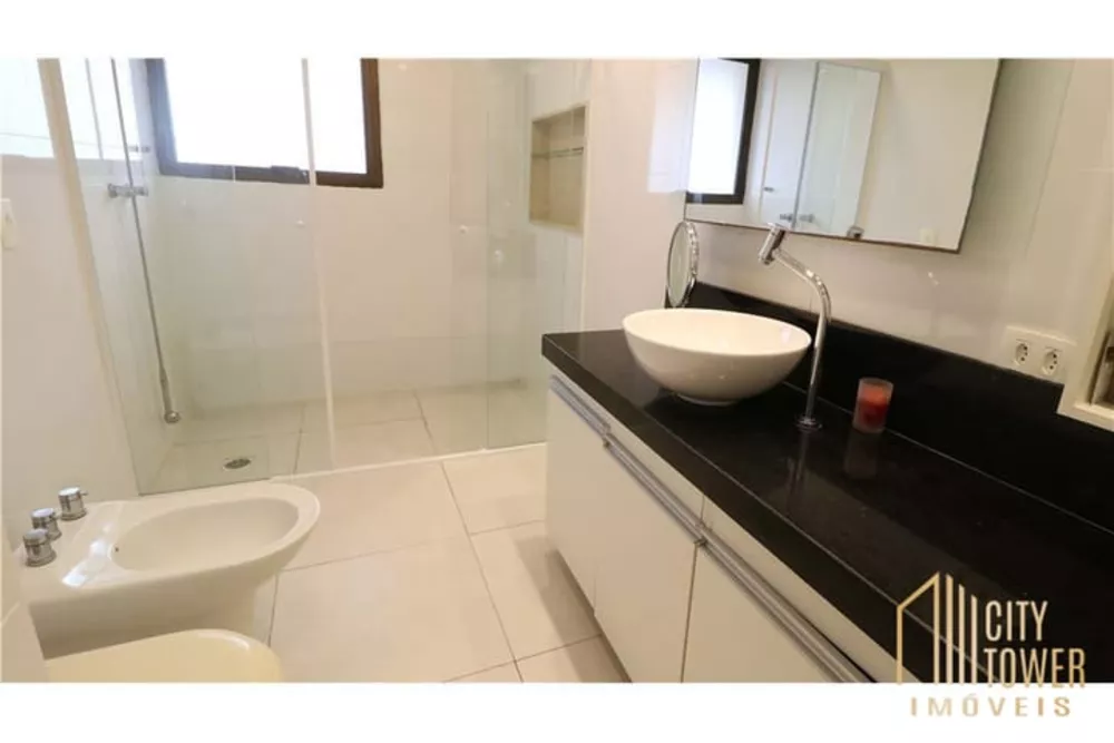 Apartamento à venda com 4 quartos, 227m² - Foto 2