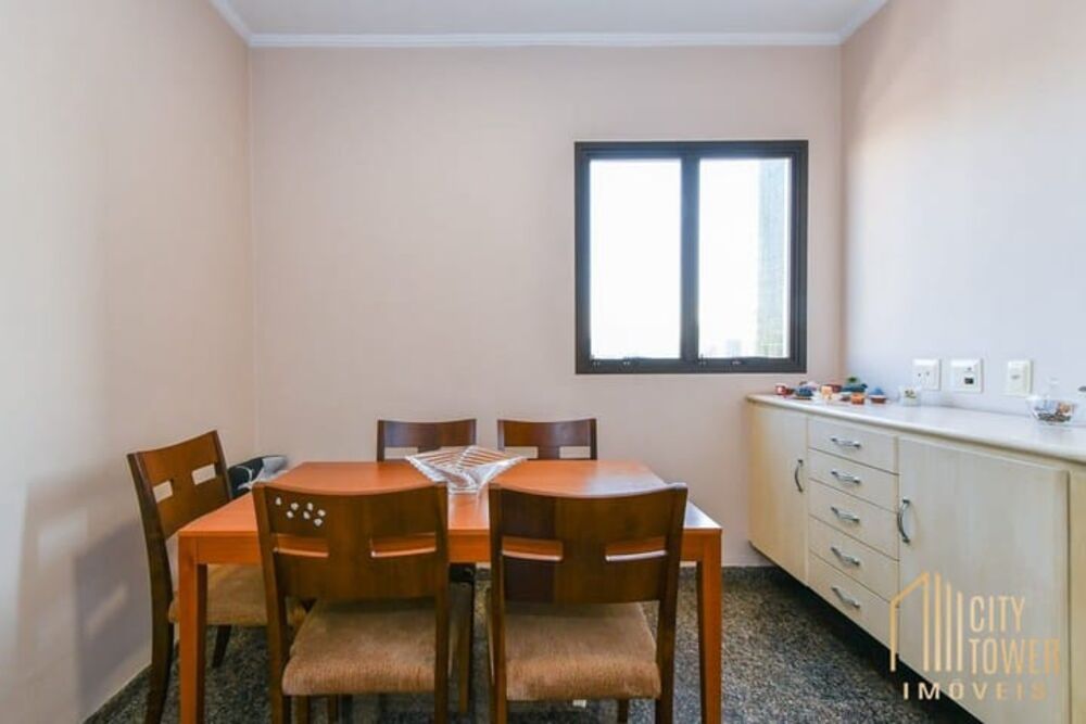 Apartamento à venda com 4 quartos, 200m² - Foto 2