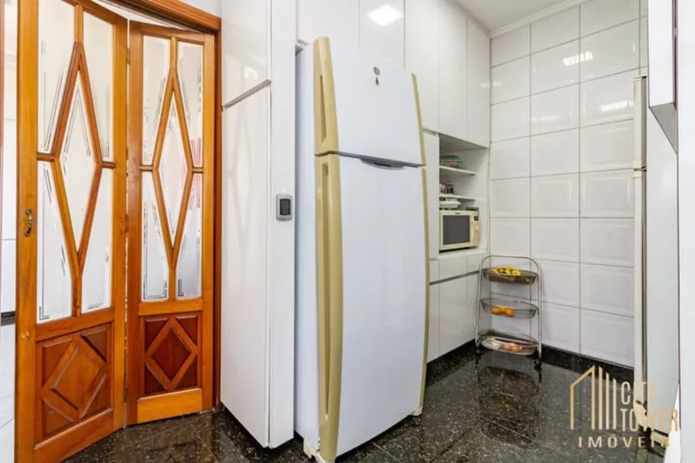 Apartamento à venda com 3 quartos, 182m² - Foto 2