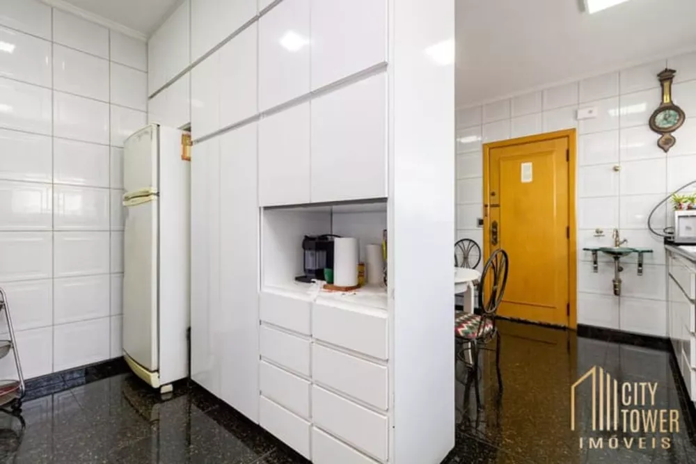 Apartamento à venda com 3 quartos, 182m² - Foto 12