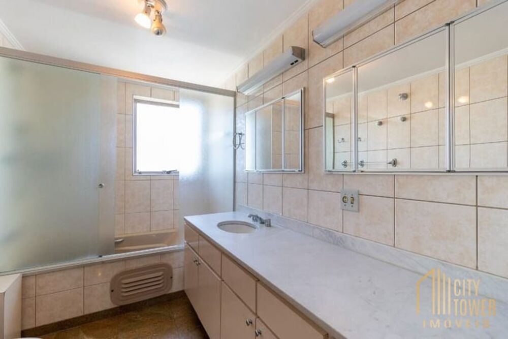 Apartamento à venda com 3 quartos, 227m² - Foto 2