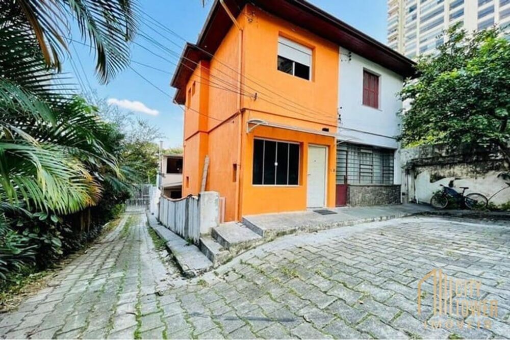 Casa à venda com 3 quartos, 161m² - Foto 1