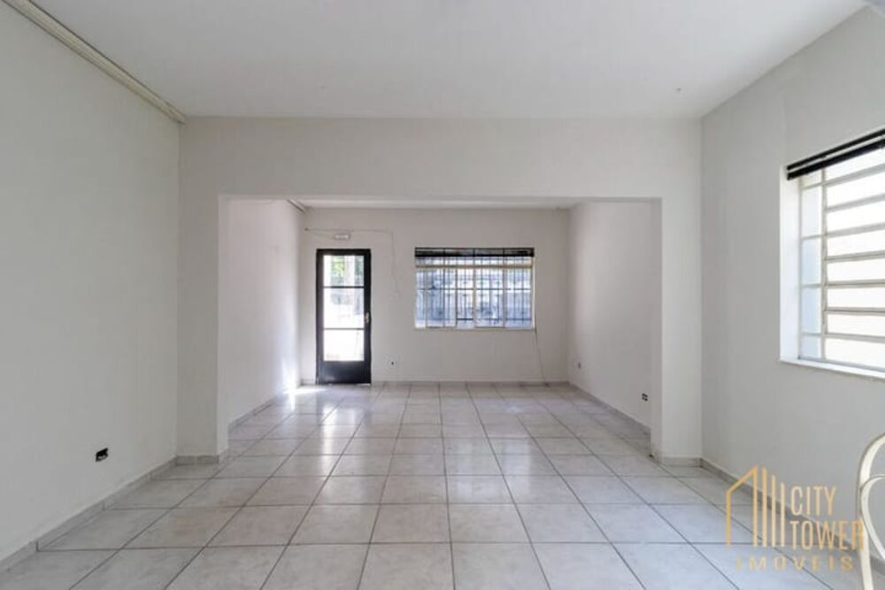 Casa à venda com 3 quartos, 208m² - Foto 1
