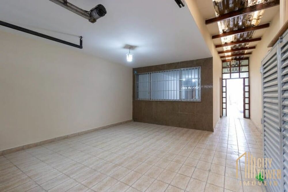 Casa à venda com 3 quartos, 240m² - Foto 1
