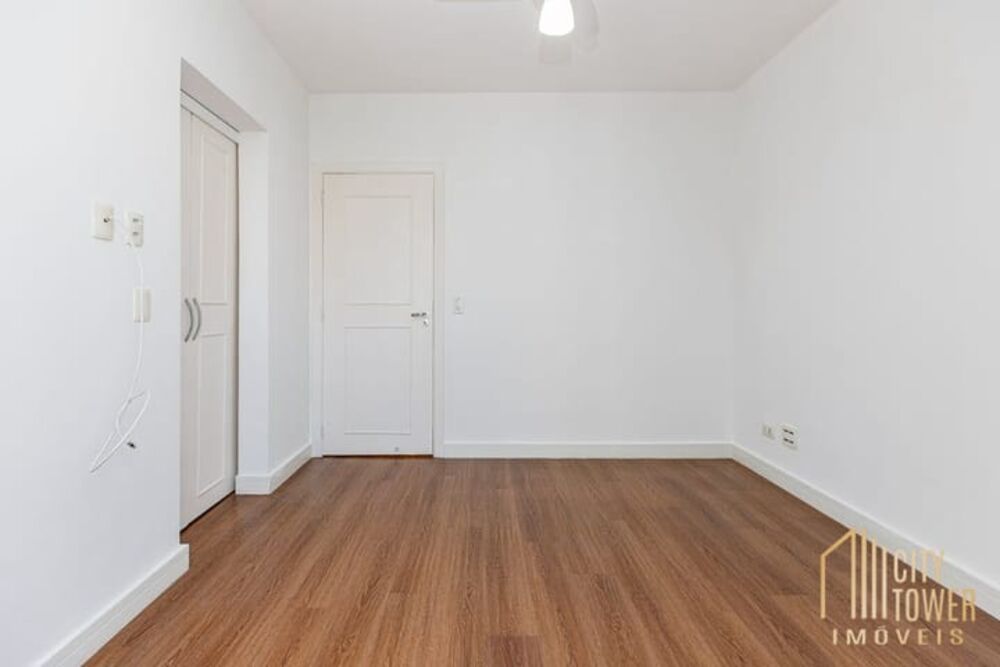 Apartamento à venda com 3 quartos, 150m² - Foto 3