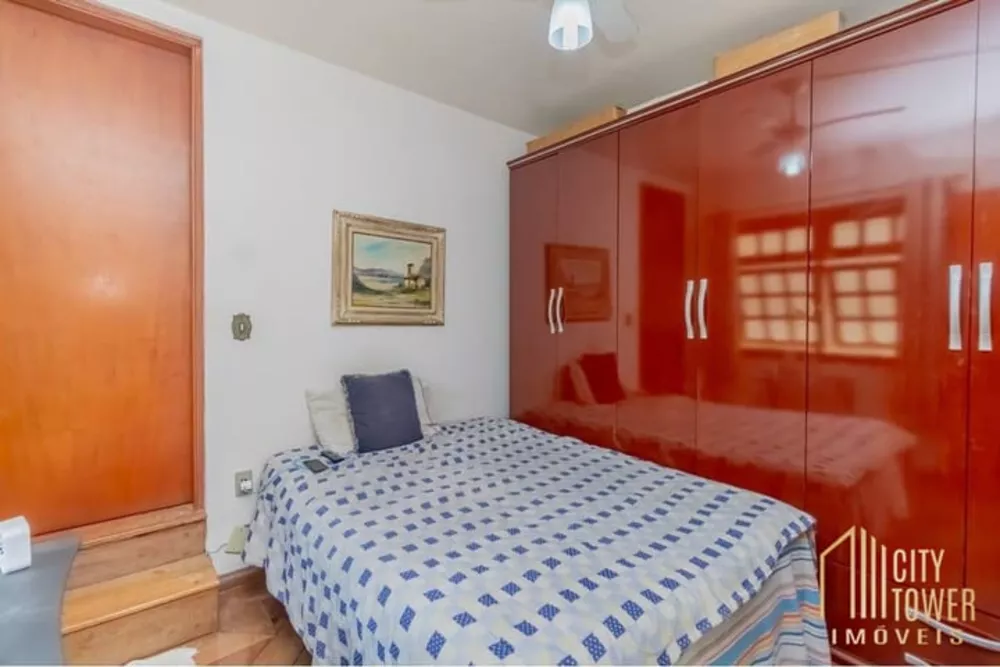 Casa à venda com 4 quartos, 232m² - Foto 2