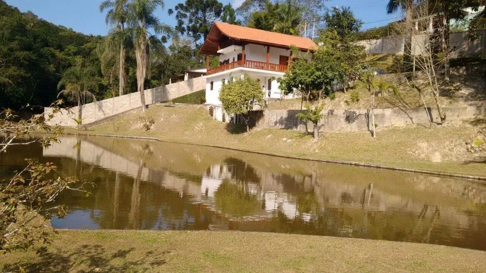 Chácara, 3 quartos, 2500 m² - Foto 1