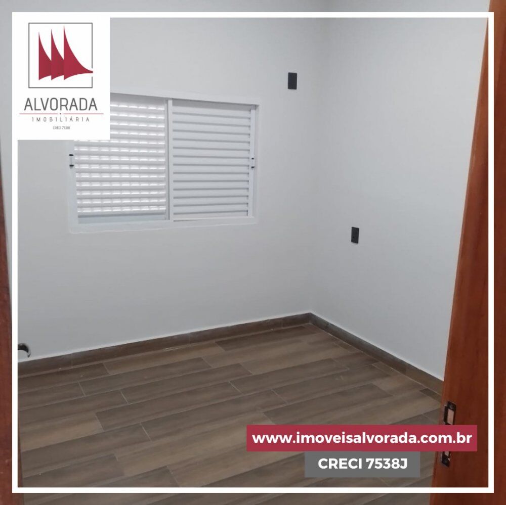 Casa à venda com 3 quartos, 100m² - Foto 4
