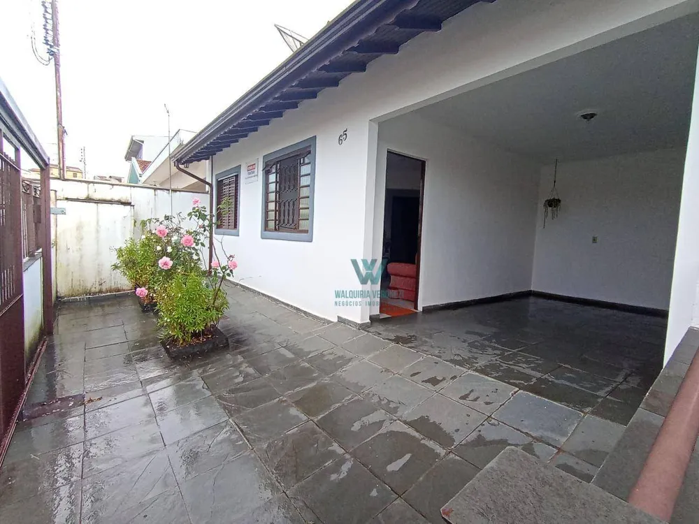 Casa, 4 quartos, 205 m² - Foto 1
