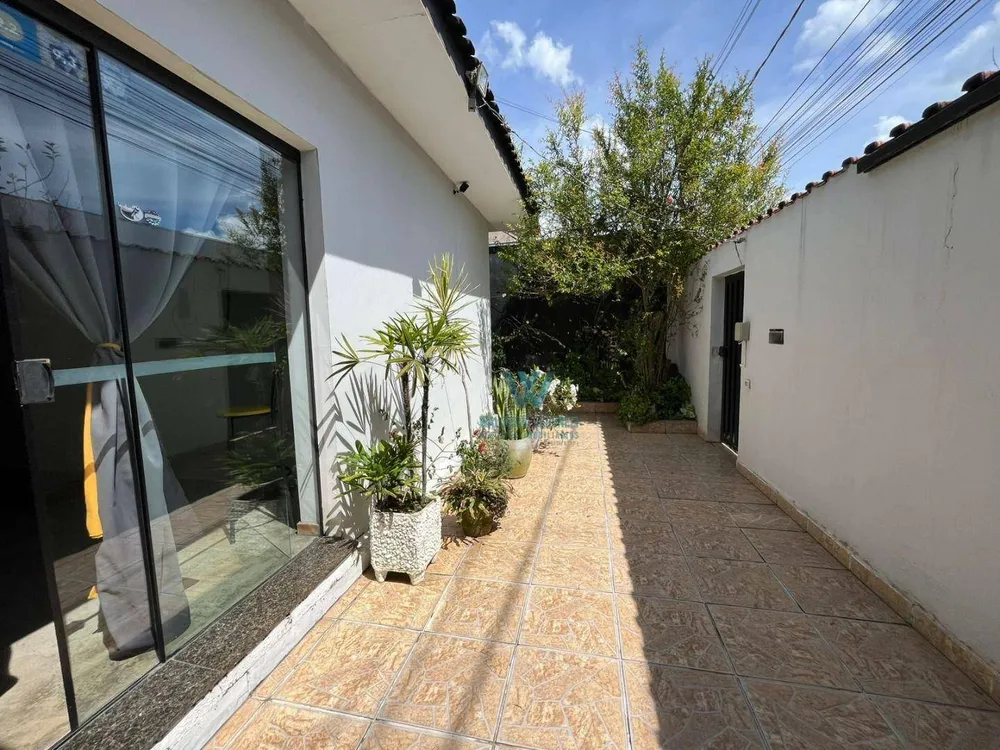 Casa, 6 quartos, 238 m² - Foto 2