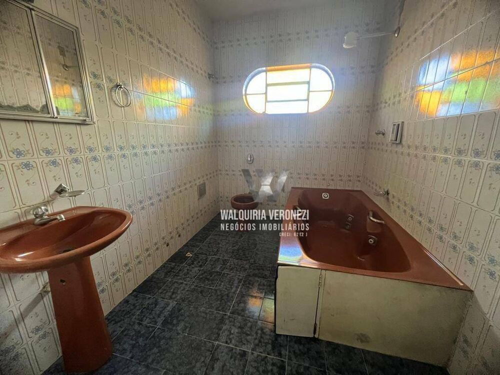 Casa à venda com 6 quartos, 329m² - Foto 3