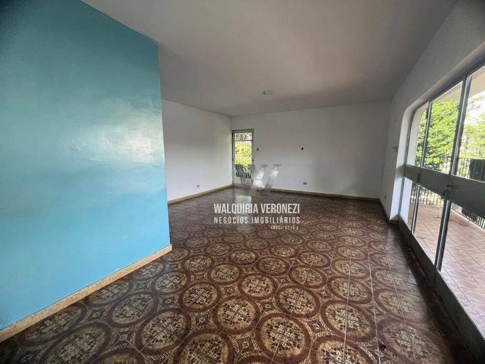 Casa à venda com 6 quartos, 329m² - Foto 2