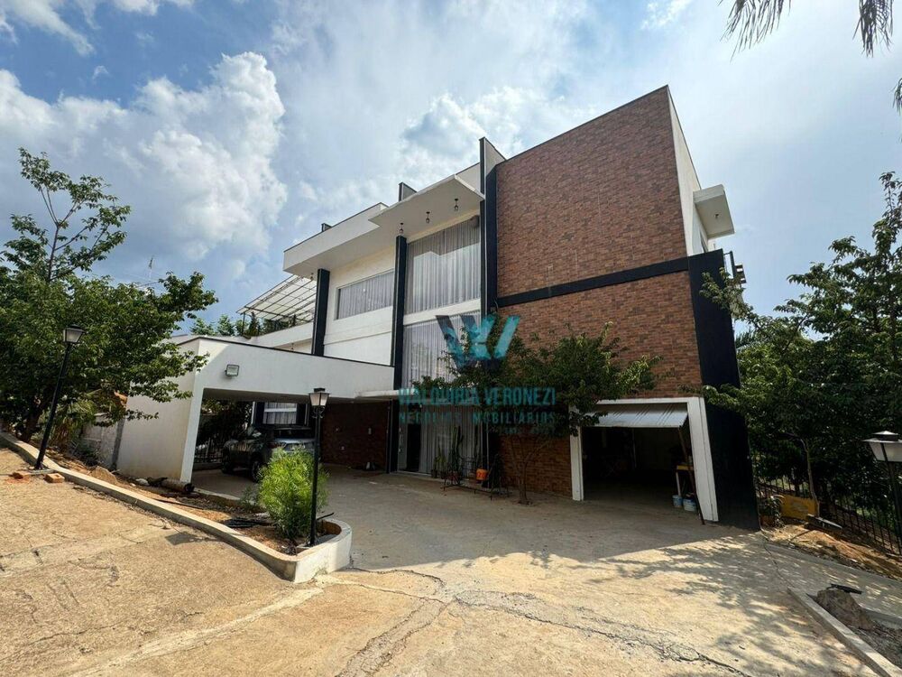 Chácara à venda com 3 quartos, 849m² - Foto 1