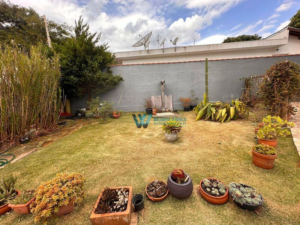 Casa à venda com 3 quartos, 329m² - Foto 1