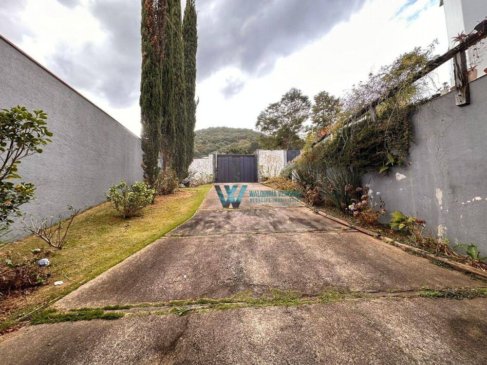 Casa à venda com 3 quartos, 329m² - Foto 4
