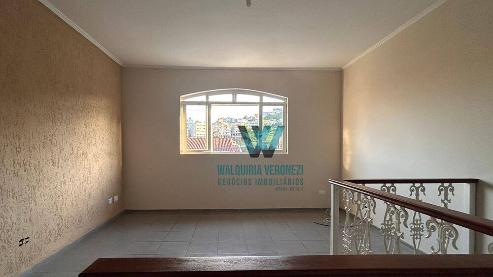 Casa à venda com 3 quartos, 200m² - Foto 1