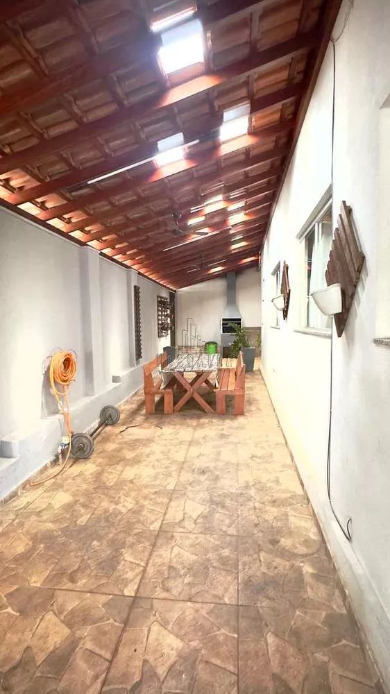 Casa, 3 quartos, 220 m² - Foto 1