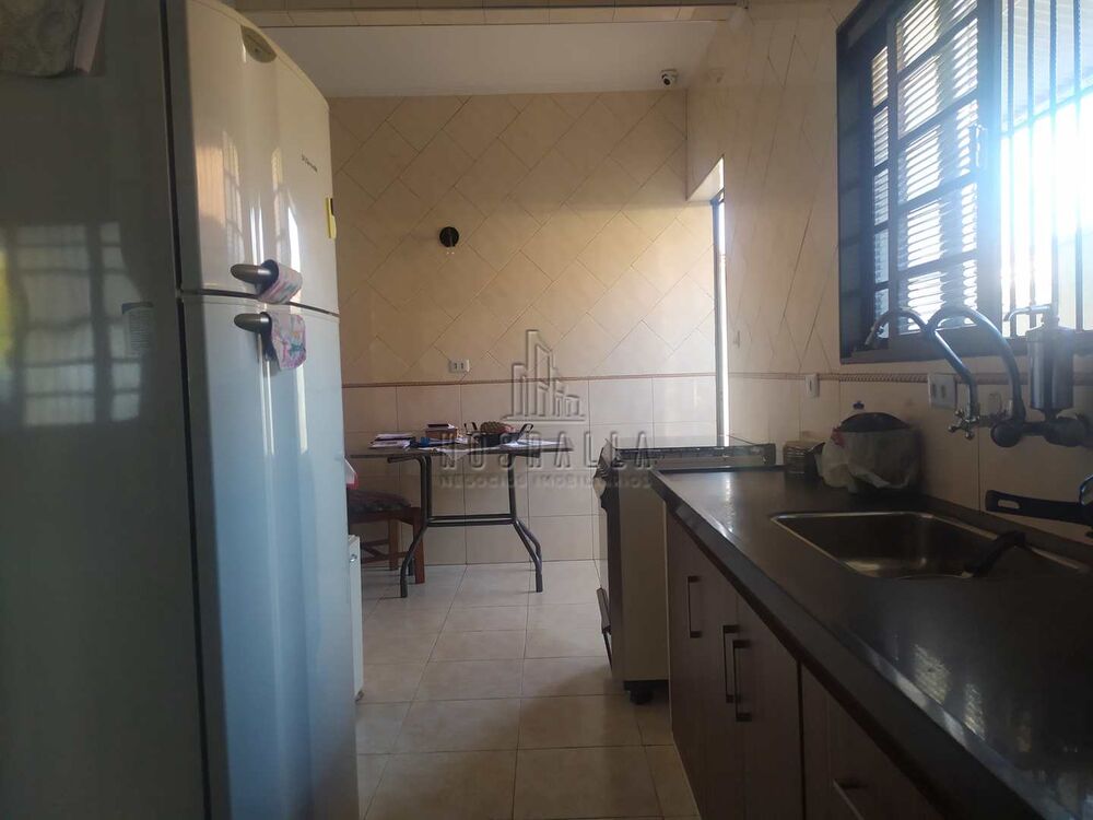 Casa à venda com 2 quartos, 246m² - Foto 3
