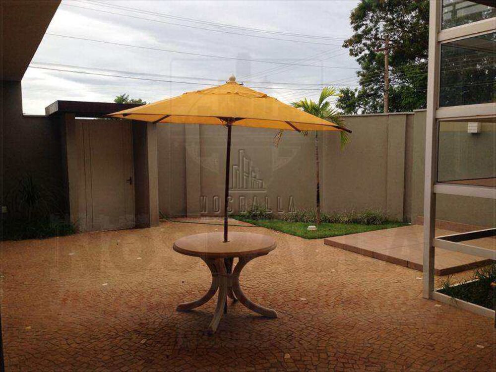 Casa à venda com 3 quartos, 230m² - Foto 1