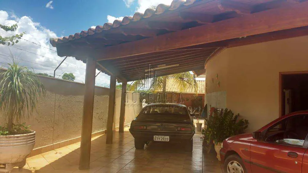 Casa, 4 quartos, 226 m² - Foto 1